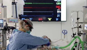 Médicos rompieron protocolo con técnicas impensables para salvar pacientes al borde de la muerte, con coronavirus