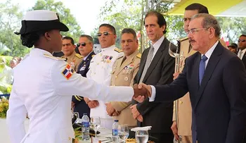 Danilo Medina encabeza graduación cadetes del ERD