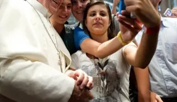 No permitirán selfie sticks en actos del papa en Filadelfia