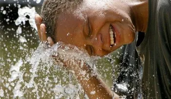 Calor seguirá afectando hasta noviembre; recomiendan ingerir suficientes líquidos