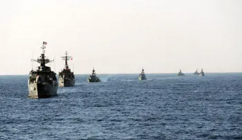 Dos buques militares iraníes parten hacia las costas yemeníes