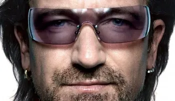 Bono se lastima brazo al caerse de bicicleta en Central Park