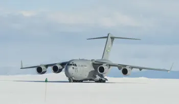 Vuelo militar de EE.UU. con rumbo a la Antártida retorna a Nueva Zelanda tras alerta de actividad espacial