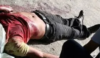 Multitud lincha asaltante de 17 años en Punta de Villa Mella