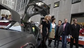 Demandan por uso del auto de Volver al futuro 