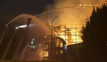 Voraces incendios afectan a Los Ángeles 
