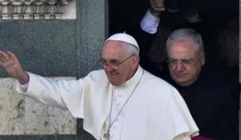 El papa pide combatir el cáncer de la corrupción y la explotación laboral