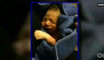 Hallan a un bebé abandonado en un pesebre de una iglesia en Nueva York