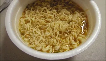 Si alguna vez has comprado fideos instantáneos, deberías deshacerte de ellos. ¡Ã?sta es la razón!