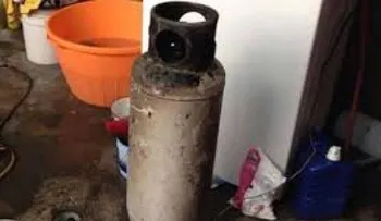 Esposos resultan con quemaduras graves tras explotar de cilindro de gas en su casa
