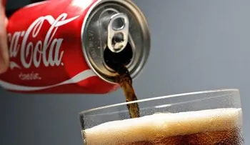 Niña con rara enfermedad es tratada solo con Coca Cola 