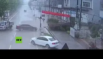 Rescatan a un niño de 11 años de una alcantarilla (+Video)