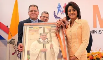 Primera Dama entrega remodelación biblioteca de Seminario Santo Tomás de Aquino