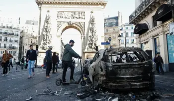 Francia eleva a 2.000 los detenidos y 600 los agentes heridos tras las protestas del sábado