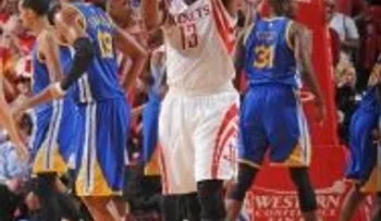 James Harden mantiene vivas aspiraciones de los Rockets