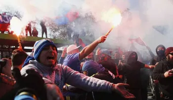 Incendios y barricadas en Chile durante protestas contra pensiones