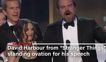 Las extrañas (y virales) caras de Winona Ryder en los premios SAG