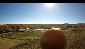 Un quadcopter es derribado por una calabaza lanzada por un cañón (VIDEO)