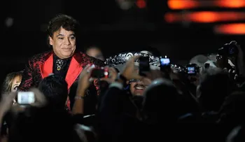 "A mi me gusta más estar en la frontera...": Ciudad Juárez recibe las cenizas de Juan Gabriel