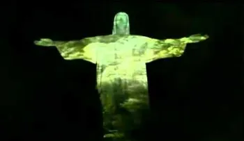 Cristo Redentor cierra sus brazos
