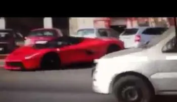 La manera más rápida de chafar un Ferrari (VIDEO)