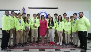 Vicepresidenta Margarita Cedeño despide finalistas en competencia robótica