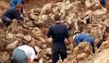 Hallan 28 cuerpos de fosa clandestina en México