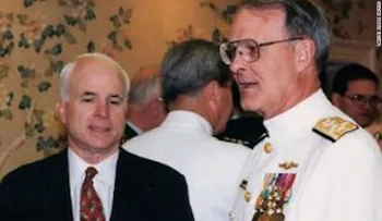 John McCain ya descansa en paz junto a un amigo de la academia militar
