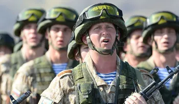 Moscú responde a la OTAN con tres nuevas divisiones cerca de sus fronteras