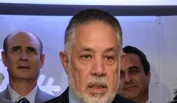 Campo de Moya se retracta de objección a medida sobre verifones en dólares y respalda al BC