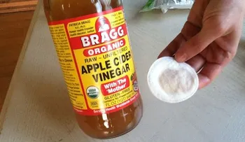 Conoce las razones para lavarte la cara con vinagre de manzana
