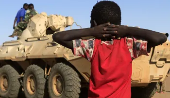 Decenas de niños muertos en un mes: La nación más joven del mundo desgarrada por la guerra