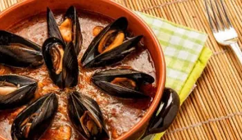 Una sabrosa sopa de mejillón y chorizo; receta para prepararla