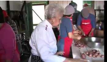 Realizan feria gastronómica que resalta platos típicos de cada región del país