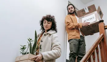 Psicólogo explica por qué algunas parejas comprometidas eligen vivir separadas