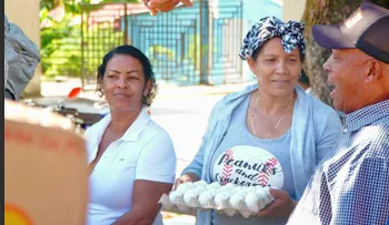 Sanjuaneros compran pollos a RD$200 en programa de Inespre