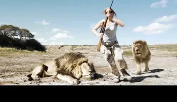 Una pareja mata a un león y un congénere se venga