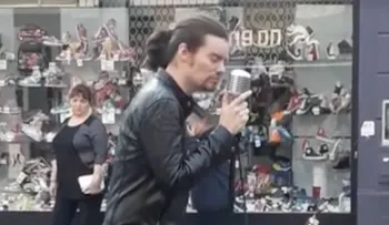De la calle y a la fama en redes: la historia de Elvis argentino; que se volvió viral