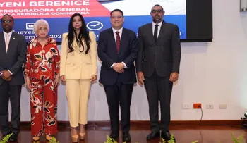 Procuradora ofrece primera charla en Aduanas sobre Código Penal