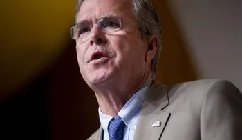 Republicano Jeb Bush critica a los cabilderos, pero acepta su dinero 