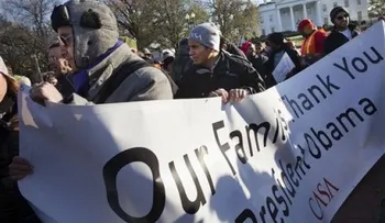 Sondeo: hispanos apoyan medidas migratorias Obama