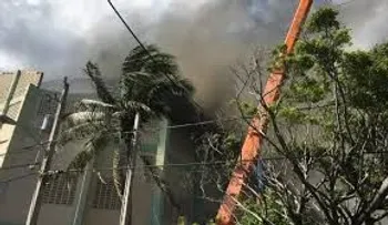 Incendio consume instalaciones Palacio de los Deportes de Puerto Plata