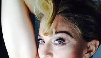 Madonna con su axila sin depilarse