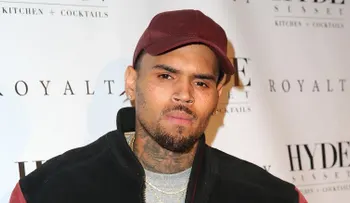 Policía rodea casa de Chris Brown tras llamada de mujer pidiendo ayuda