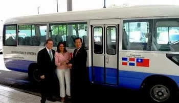 Embajada de Taiwán entrega autobús al Sistema 911