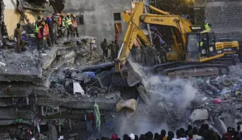  Rescatan a un bebé tras 80 horas bajo los escombros en Nairobi