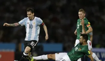 Messi sella con un penal la victoria de Argentina 2-0 sobre Bolivia 