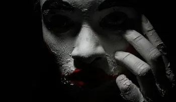Detienen a una niña acusada de pedirle a un payaso que mate a su maestro