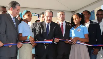 Presidente Medina inaugura tres escuelas en Azua