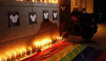 Retiran cuerpos de club de la peor balacera en EEUU